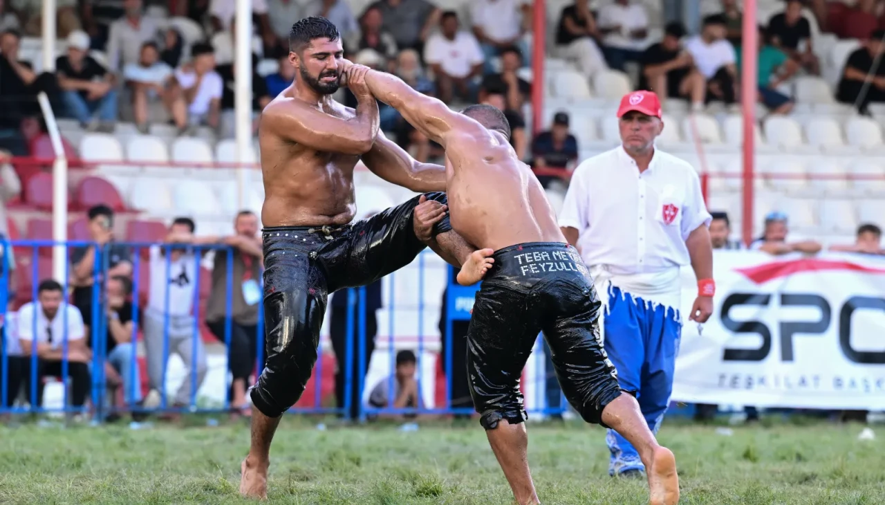 673. Tarihi Elmalı Yağlı Güreşleri'nde mahalleler şampiyonları belirledi