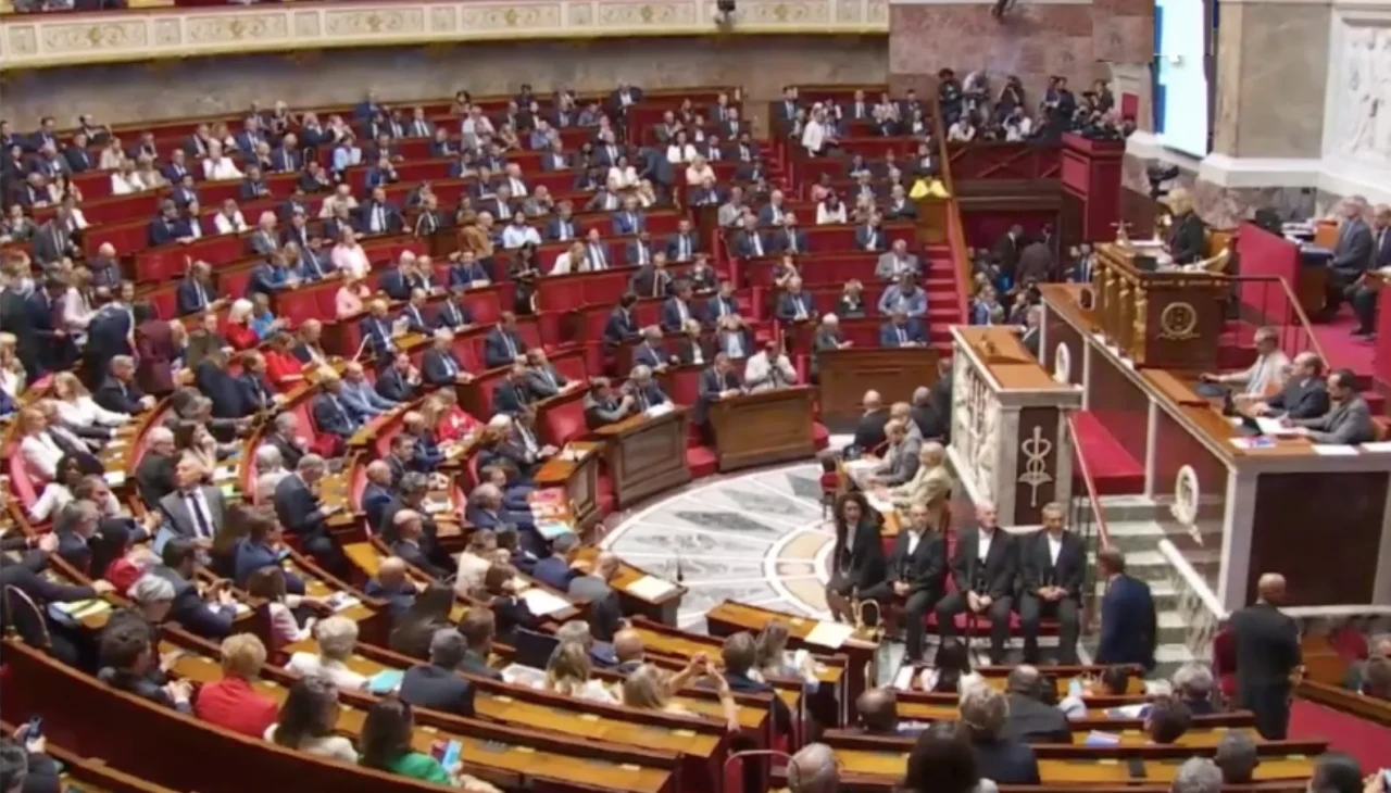 Fransa’da tarihi güvenoyu krizi: Bayrou hükümeti düştü