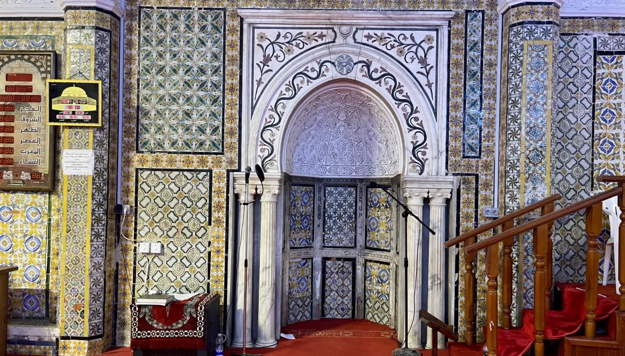 Eşsiz çini süslemeleriyle Gürcü Cami zamana meydan okuyor