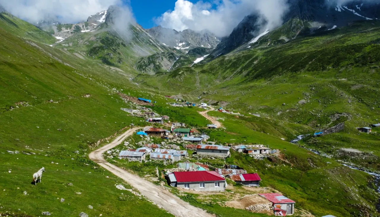 Kaçkarların zirvesinde gizli cennet: Avusor Yaylası ve Gölü keşfedilmeyi bekliyor