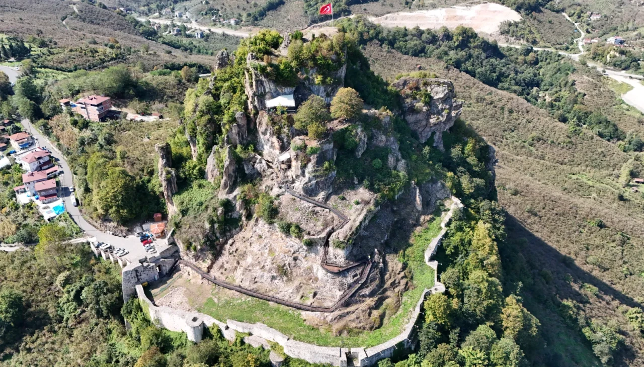 Ünye Kalesi: 2 Bin 500 yıllık miras turizme can katıyor