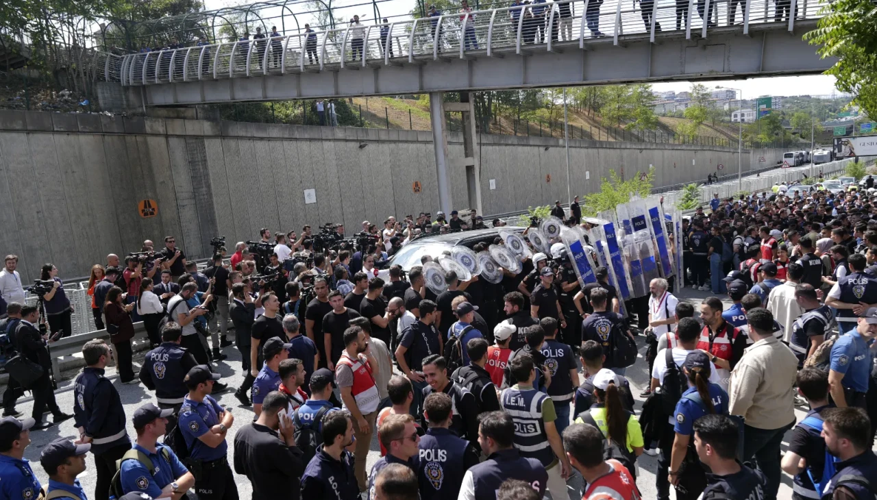 İstanbul'da CHP önündeki olaylarla ilgili 24 kişiye soruşturma