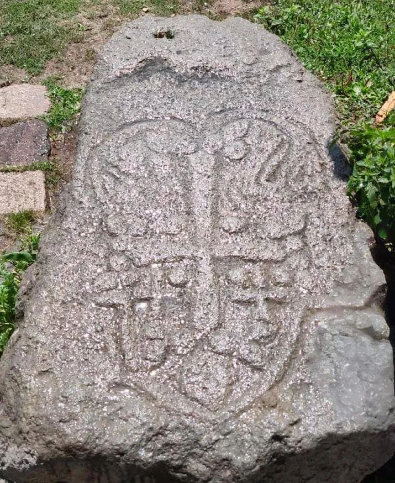 Van Erciş'te Bizans eserleri yakalandı: 2 kabartma stel