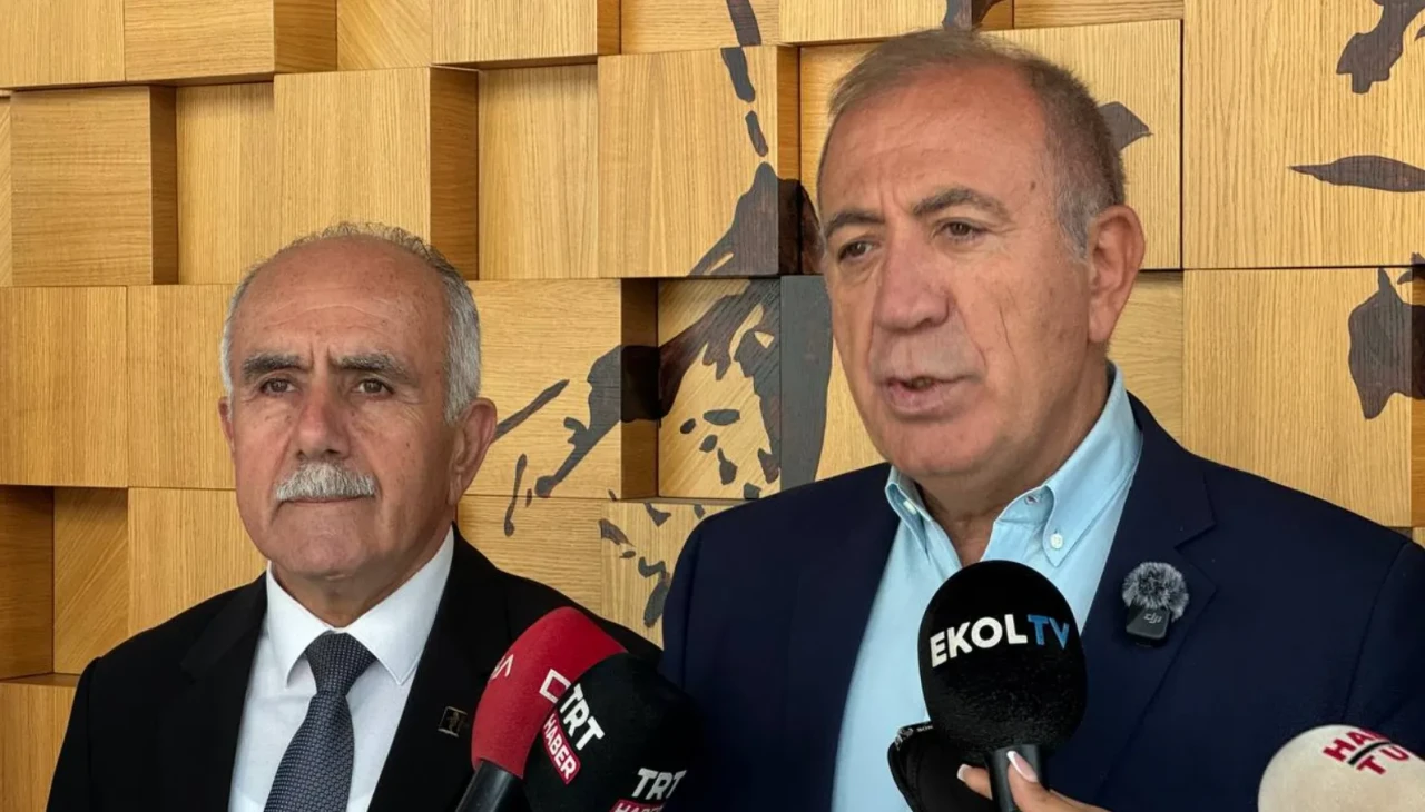 Gürsel Tekin CHP İstanbul İl Başkanlığında açıklamalarda bulundu