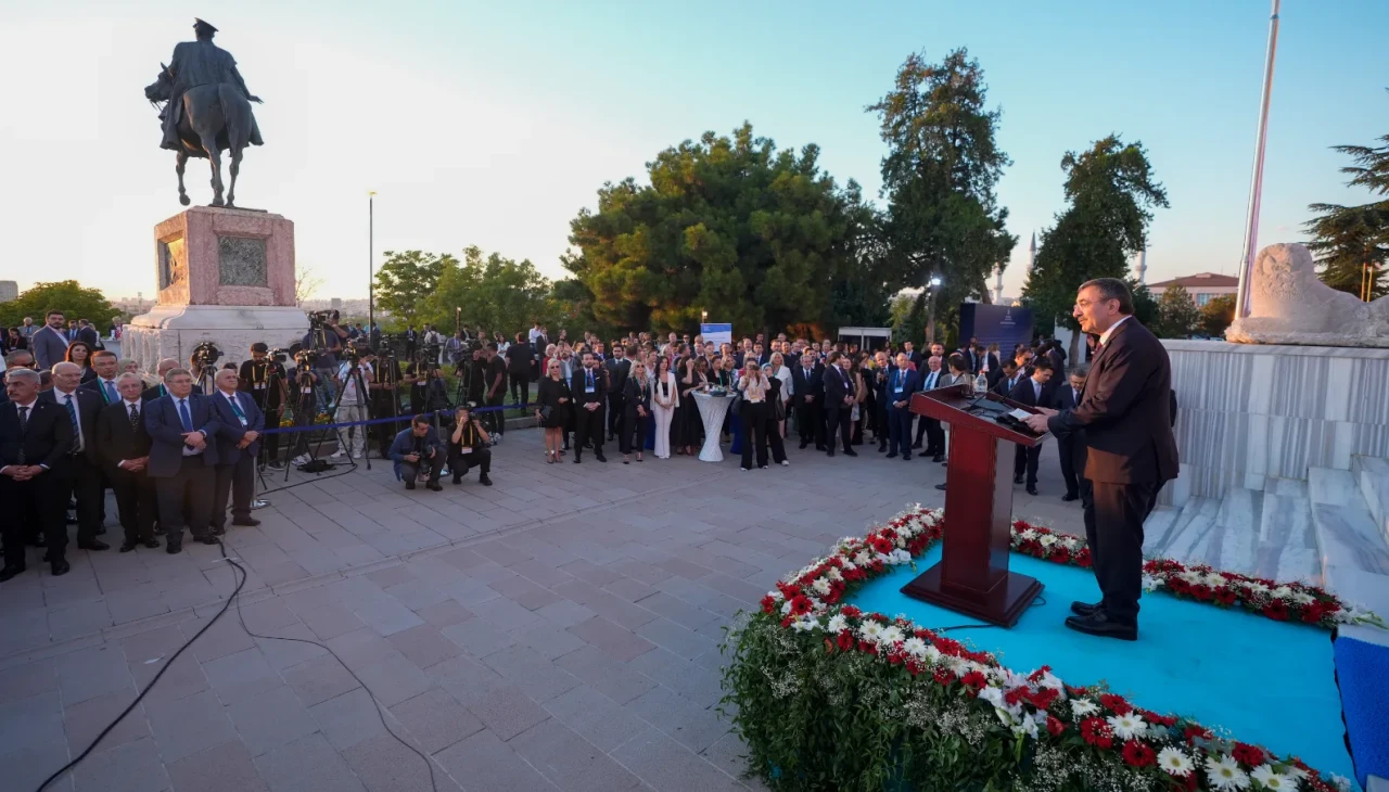 Cumhurbaşkanı Yardımcısı Yılmaz'dan Diplomatlarla Ekonomik Fırsatlar ve Barış Çağrısı