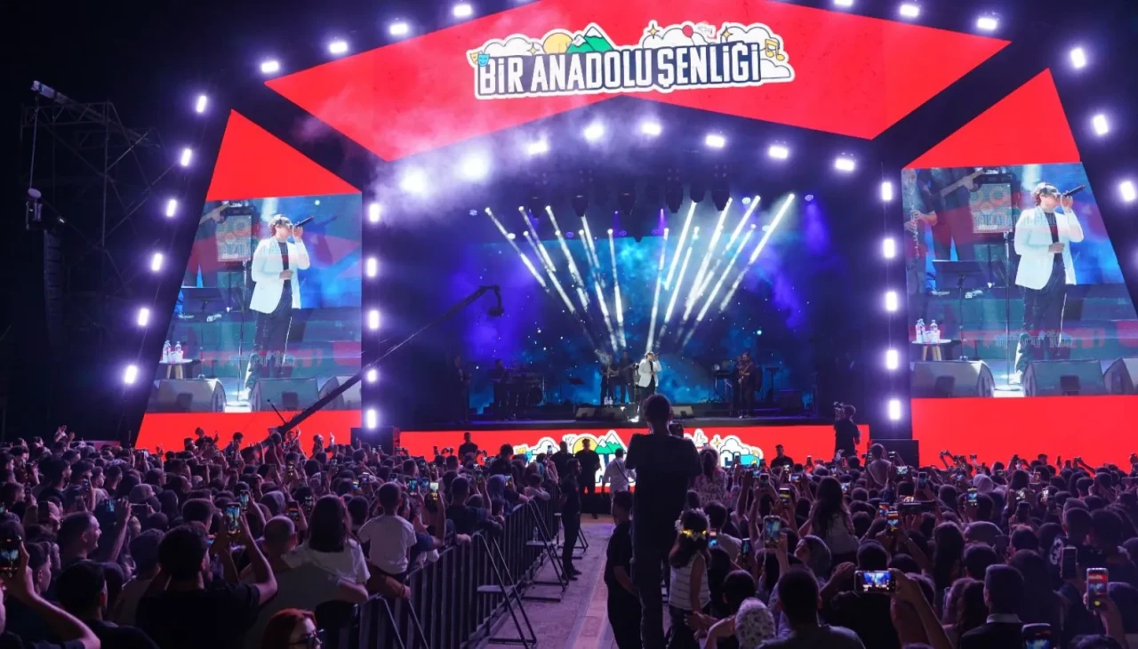 Şırnak'ta Bayhan ile Anadolu Şenliği coşkusu