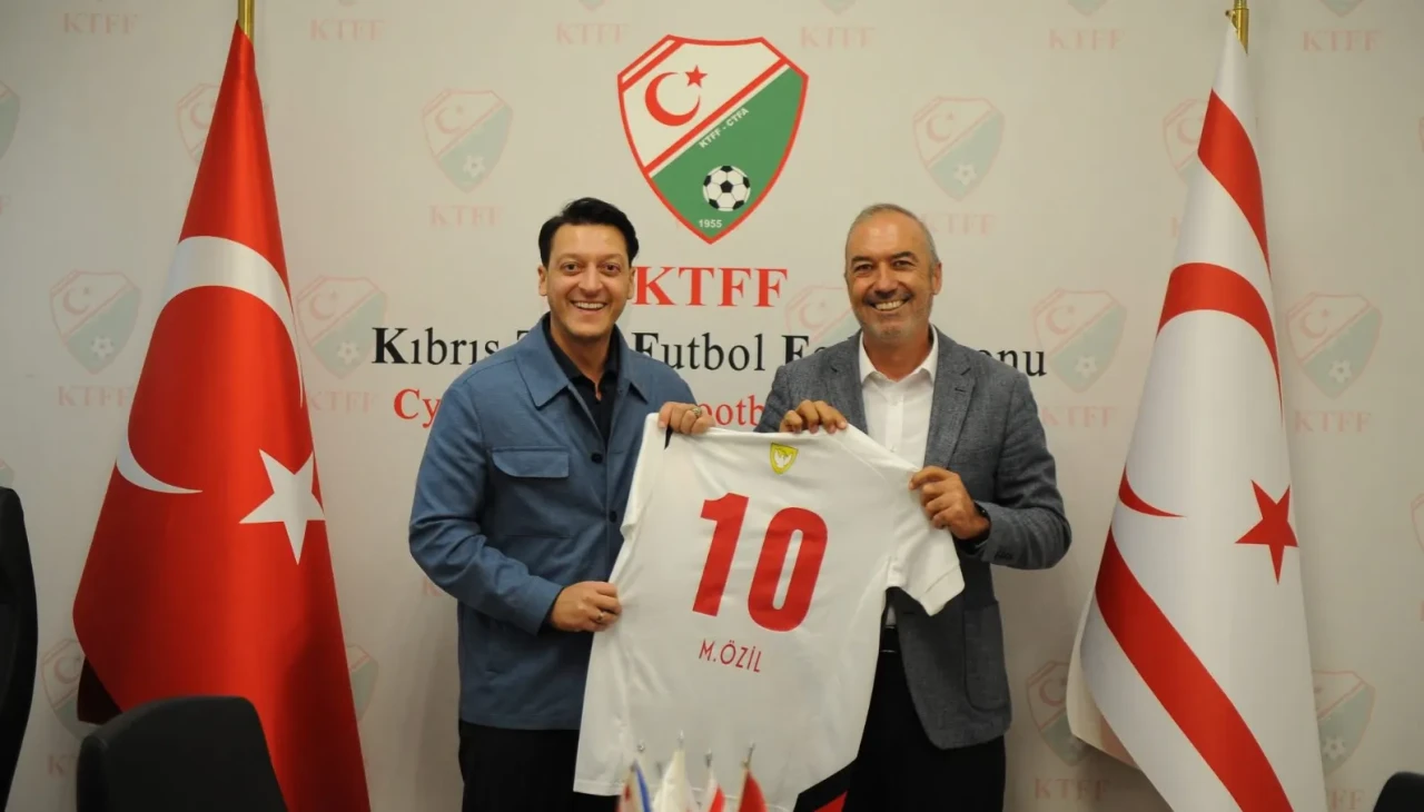Mesut Özil'den FIFA ve UEFA'ya KKTC Sporcuları için acil çağrı