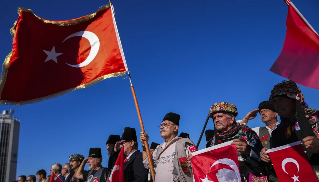 İzmir’in düşman işgalinden kurtuluşu coşkuyla kutlanıyor: Zafer Yürüyüşü ve unutulmaz etkinlikler