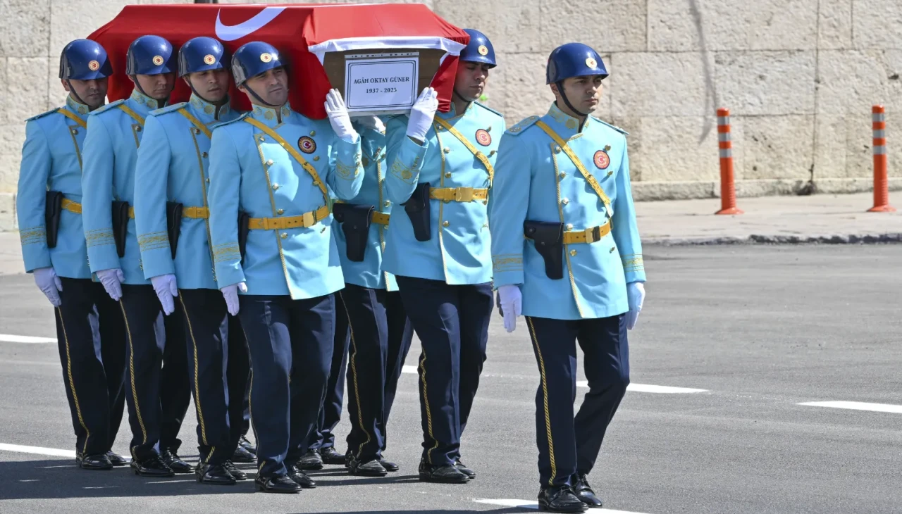 Meclis'te Agah Oktay Güner için anma töreni düzenlendi