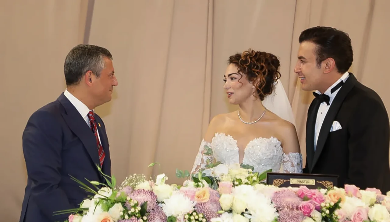 CHP lideri Özgür Özel Gaziantep'te nikah şahidi oldu