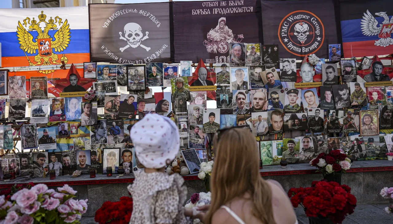 Moskova'da Rus askerleri için anı duvarı açıldı: Vatandaşlardan yoğun ilgi