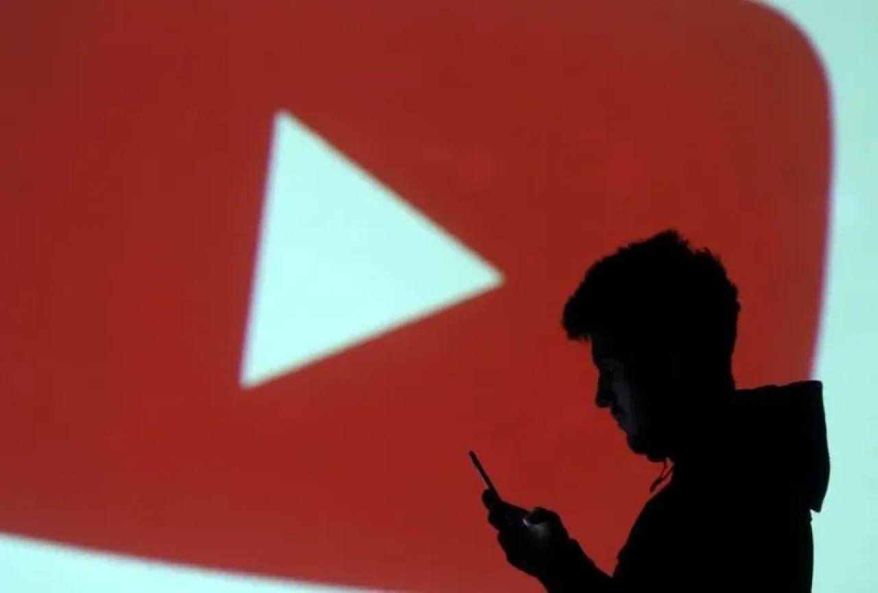 YouTube'dan devrim niteliğinde yenilik: Premium abonelere yapay zeka destekli anında oynatma listesi