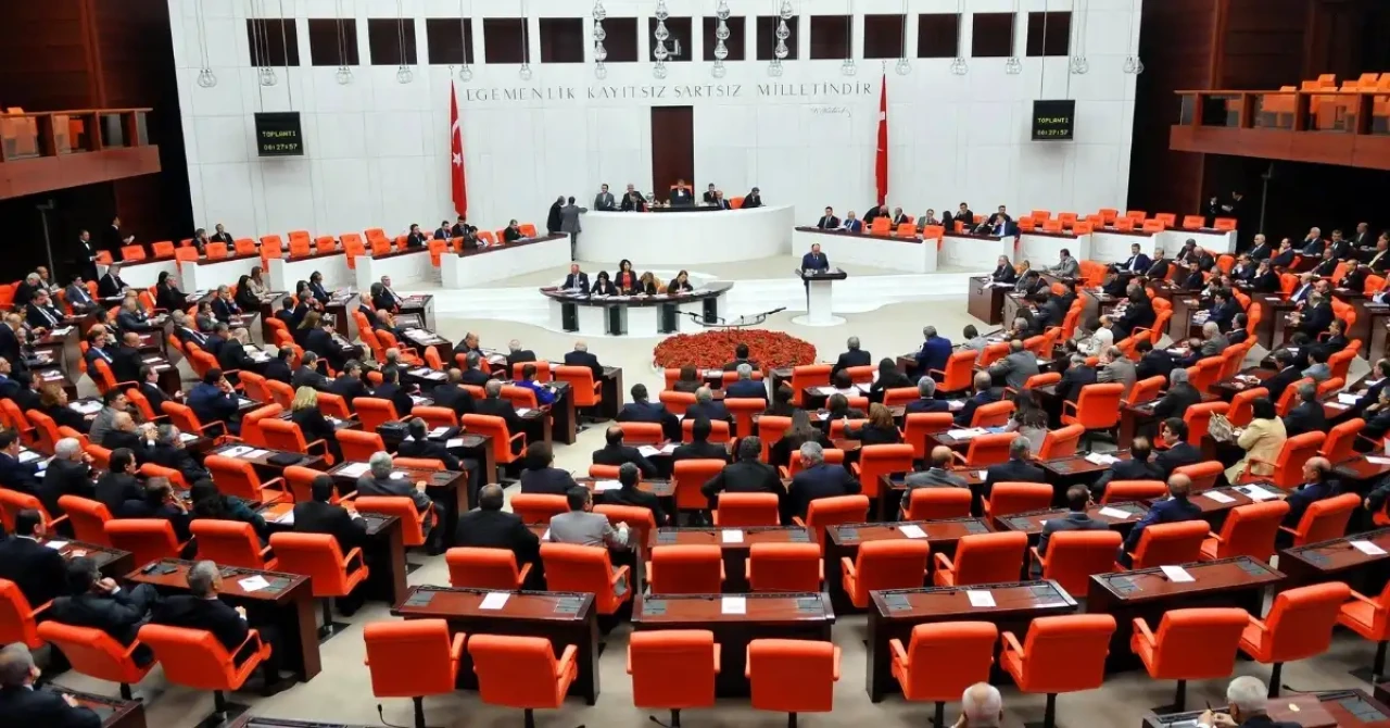 Meclis'te kritik hafta: okul saldırıları ve sosyal medya yasası görüşülüyor mu?