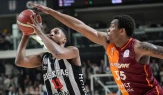 Beşiktaş, derbide Galatasaray'ı farklı yenerek seride öne geçti