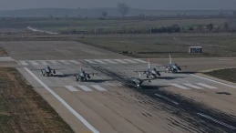 İlk insansız savaş uçağı olarak jet motorlu hedefi vurdu