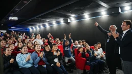Gezen Sinema Tırı: Depremzede çocuklara sinema gösterimi