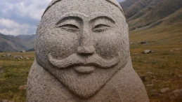 Göktürk heykellerindeki bıyıkların gizemi: Rütbe ve statü simgesi