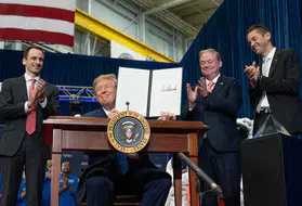 Trump imzaladı: ABD'nin ilk uzay akademisi kurulacak