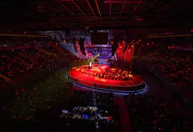 Ebru Yaşar’dan Volkswagen Arena’da 360 derece sahne şovu