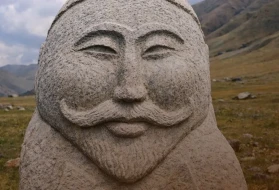 Göktürk heykellerindeki bıyıkların gizemi: Rütbe ve statü simgesi