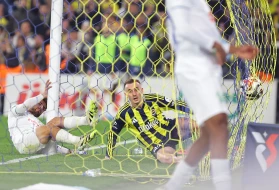 Liderlik yarışındaki Fenerbahçe, 10 kişi kaldı ama 90+8'de yıkıldı