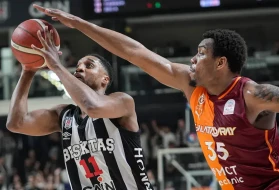 Beşiktaş, derbide Galatasaray'ı farklı yenerek seride öne geçti