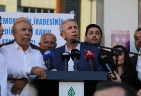 Ankara'da operasyon alarmı: Çankaya Belediyesi önünde yüzlerce kişi toplandı!