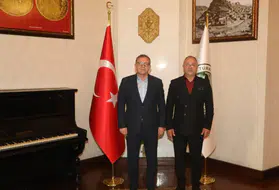 Kars Valiliği'nden emekli olan Abubekir Akbulak'a veda mesajları yağdı