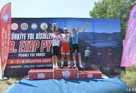 Isparta’da genç bisikletçiler kürsü için ter döktü