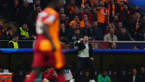 Galatasaray evinde mağlup oldu Okan Buruk'tan hakem eleştirisi
