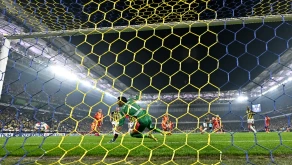 Galatasaray Fenerbahçe ile 1-1 beraber kalarak liderliği korudu