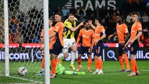 Başakşehir, Fenerbahçe'ye 4-1 yenilerek galibiyet hasretini sürdürdü!