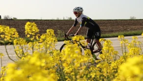 Tekirdağlı kadın bisikletçi köy yollarından zirveye pedal çeviriyor