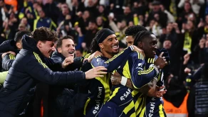 Fenerbahçe son dakikalarda bulduğu gollerle Samsunspor'u 3-2 mağlup etti