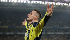 Fenerbahçe, derbide Beşiktaş'ı uzatmada penaltıyla geçti