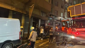 Manisa'da sabah saatlerinde balkon yangını: Bina tahliye edildi