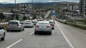 Bayram dönüşü kabusa döndü: Karayollarında kilometrelerce kuyruk oluştu