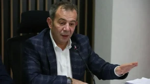 Tanju Özcan CHP’den istifa etti: “Baba evinden gözyaşlarıyla ayrılıyorum”