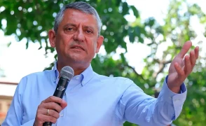 CHP lideri Özgür Özel, tutuklu komedyen Deniz Göktaş'ı Tekirdağ'da ziyaret etti