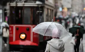 Vatandaşlar dikkat: Sıcaklıklar düşüyor, sağanak yurdu etkisine alacak