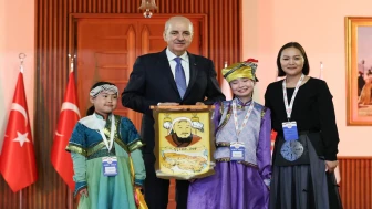 TBMM Başkanı Kurtulmuş dünya çocuklarıyla bir araya gelerek barış mesajı verdi