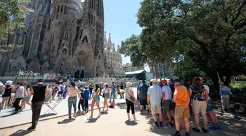 Barcelona, aşırı turizmi durdurmak için vergi artırdı ve turist sayısını sınırladı