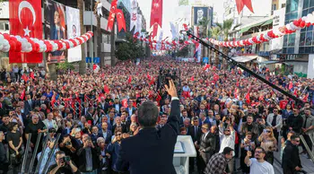 Özgür Özel’den fon soruşturması tepkisi: “Bunlar foncudur, vurguncudur”