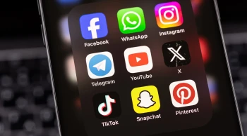 Endonezya'dan sosyal medyaya 16 yaş altına yasak! Çocuklar dijital risklerden nasıl korunacak?