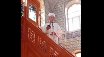 Trabzon'da imamdan telefonla oynayan cemaate sert uyarı: Hutbeyi dinlemek farzdır