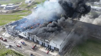 Ankara'da mobilya deposu alev alev... Yangının nedeni ne?