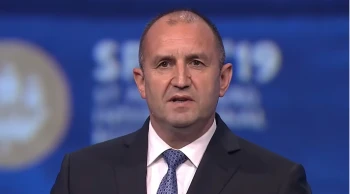 Bulgaristan seçimlerinde heyecan dorukta: Rumen Radev'in partisi önde