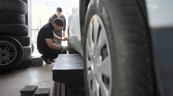 Ticari araçlar için zorunluluk kalktı! Lastik değişim trafiği zirve yaptı, sürücüler dikkat