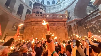 Kudüs’te Kutsal Ateş Mucizesi: Binlerce İnananın Coşkulu Tanıklığı