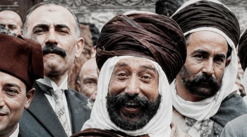 Sosyal medyada Cem Yılmaz’a benzetilen Fas Sultanı’nın renklendirilmiş görüntüleriyle büyük ilgi gördü!